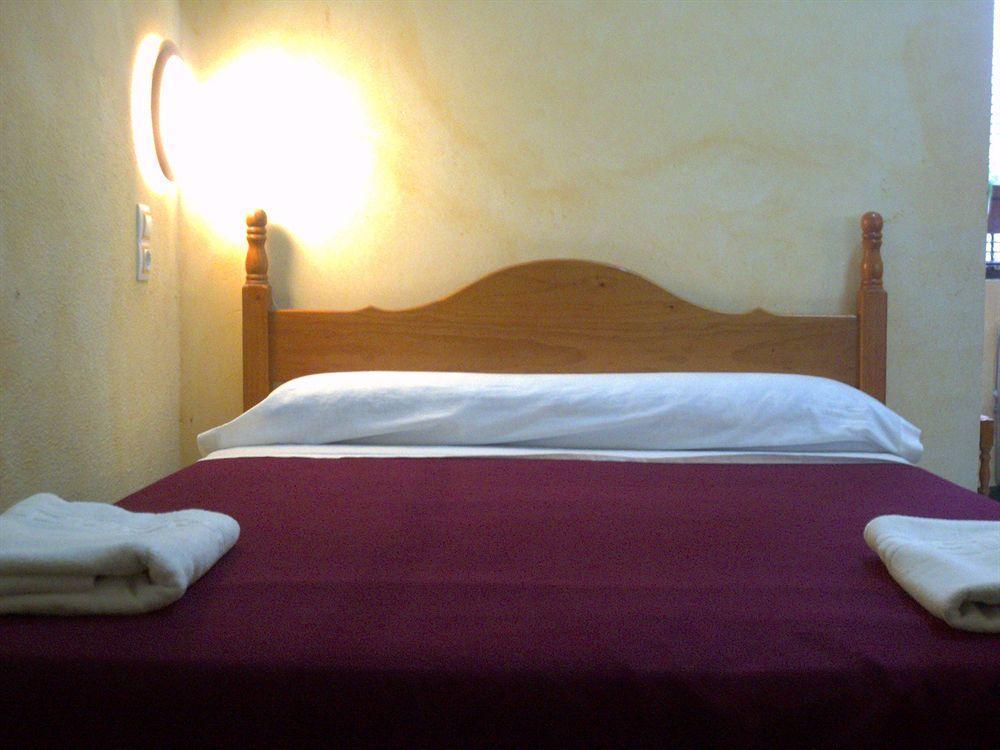Hostal Lis Sevilla Exteriör bild