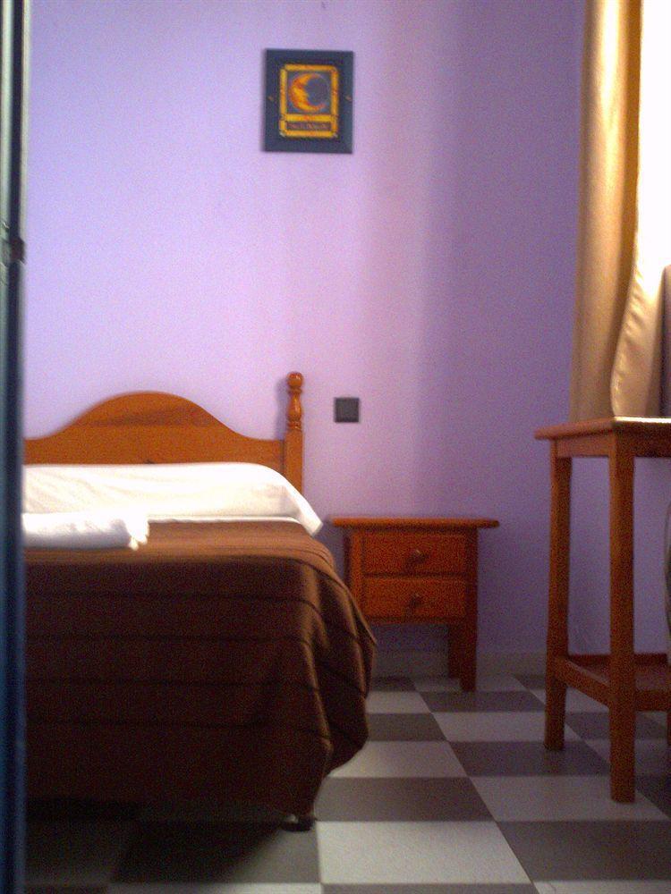 Hostal Lis Sevilla Exteriör bild