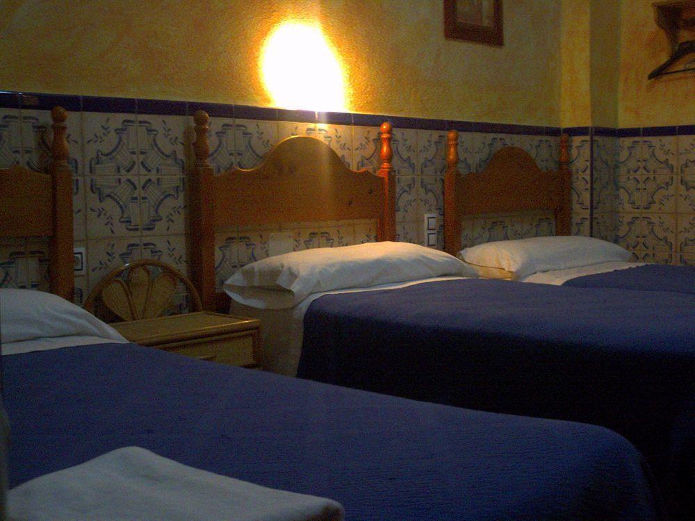 Hostal Lis Sevilla Exteriör bild
