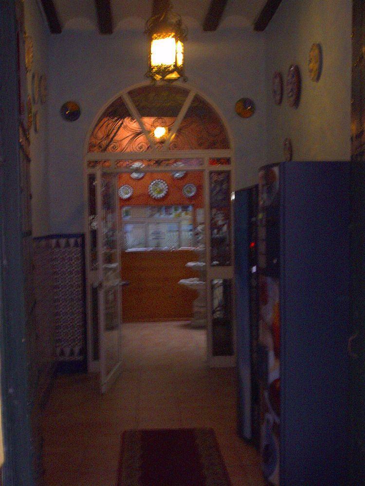 Hostal Lis Sevilla Exteriör bild