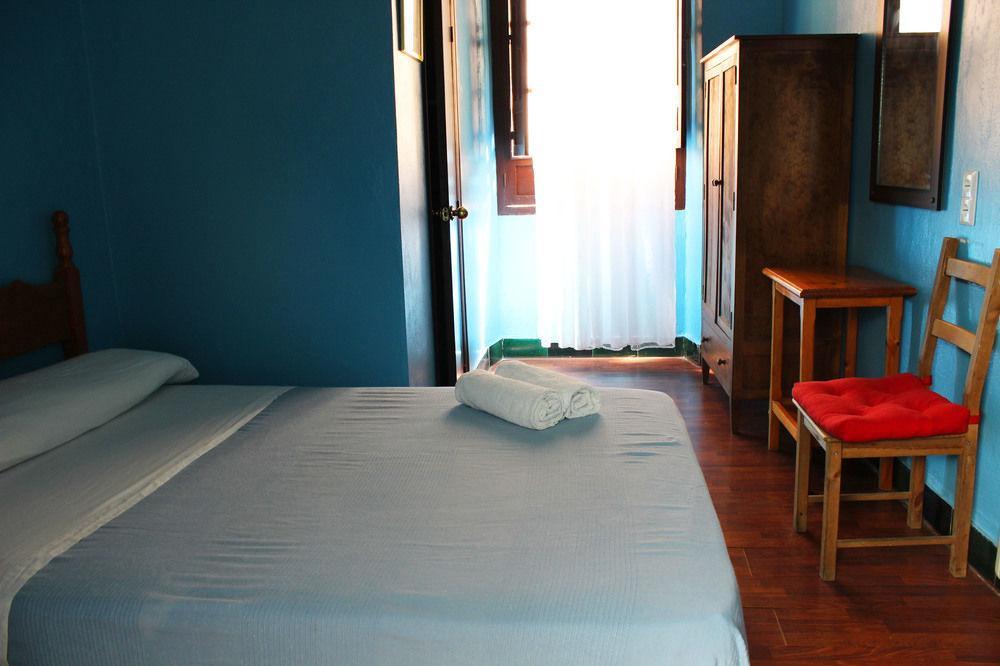 Hostal Lis Sevilla Exteriör bild