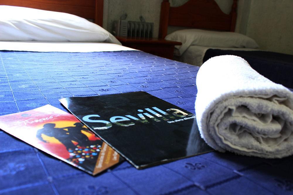 Hostal Lis Sevilla Exteriör bild