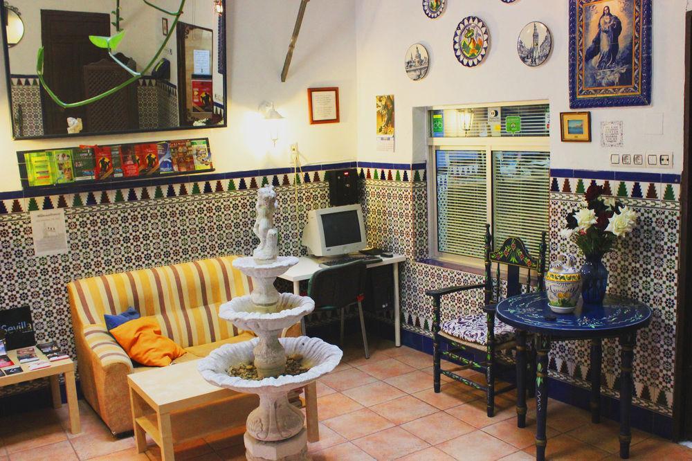 Hostal Lis Sevilla Exteriör bild