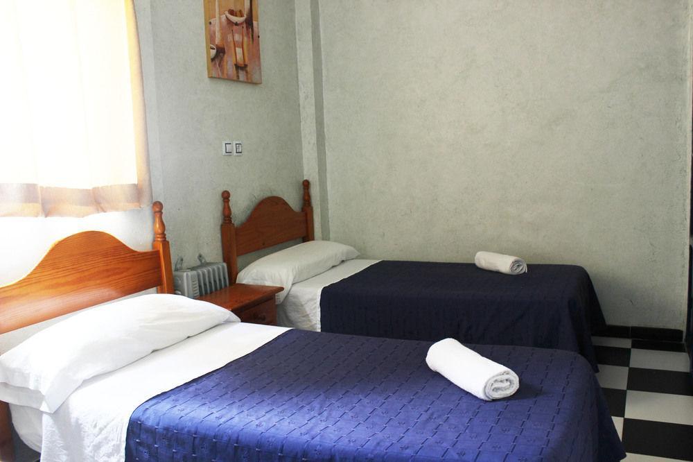 Hostal Lis Sevilla Exteriör bild