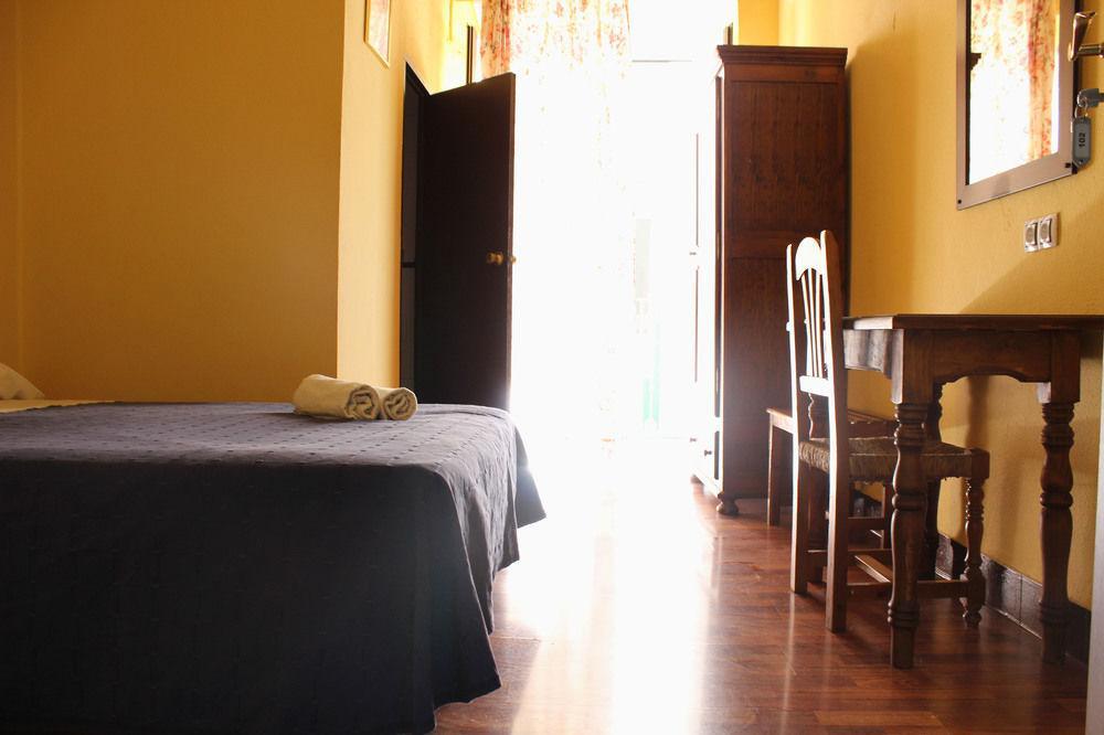 Hostal Lis Sevilla Exteriör bild