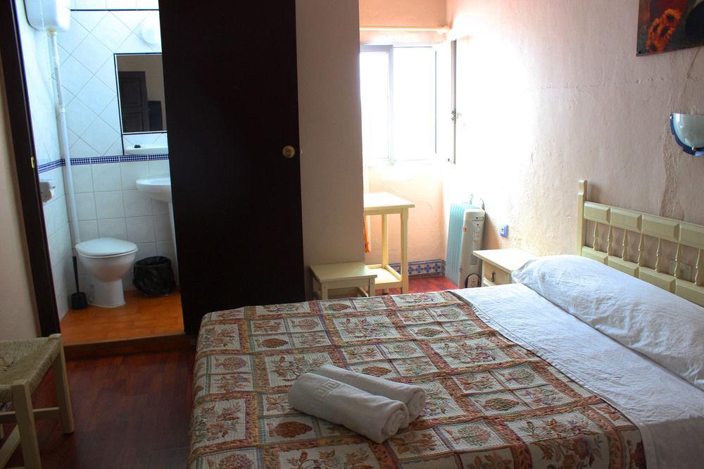 Hostal Lis Sevilla Exteriör bild