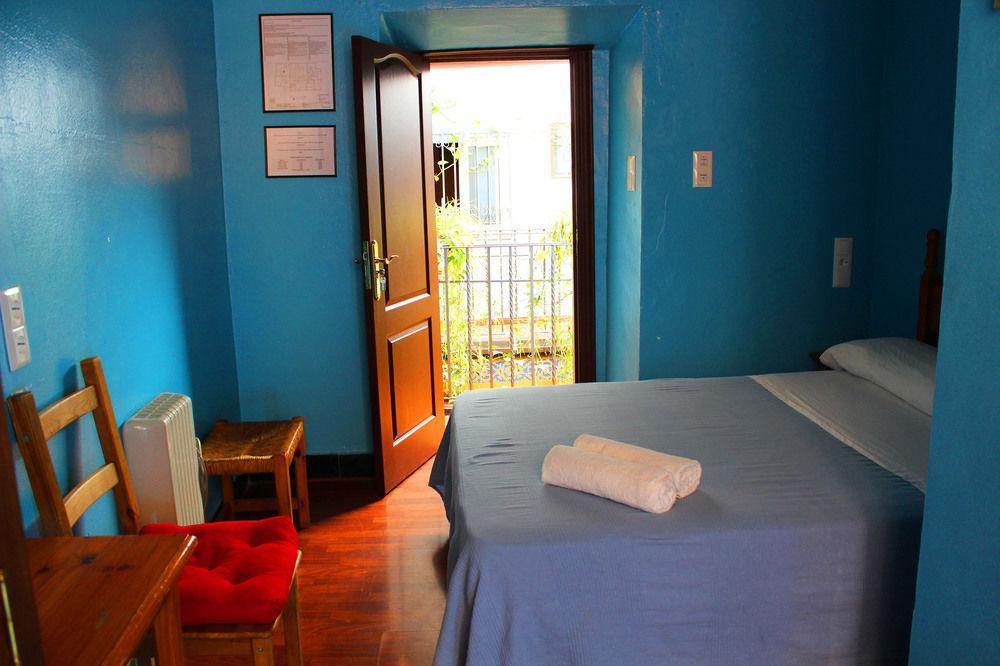 Hostal Lis Sevilla Exteriör bild