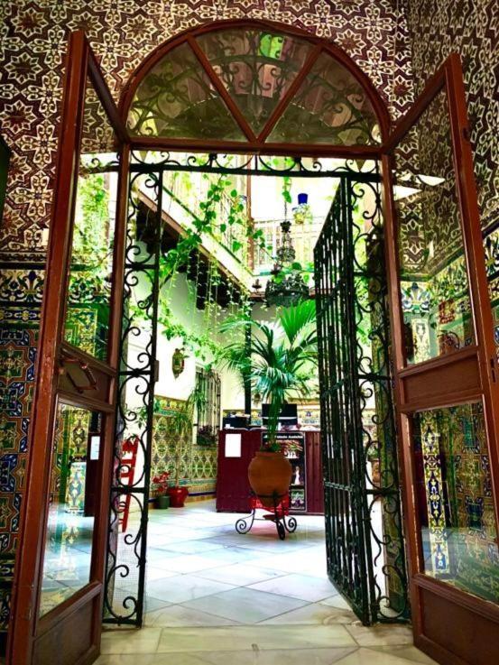 Hostal Lis Sevilla Exteriör bild