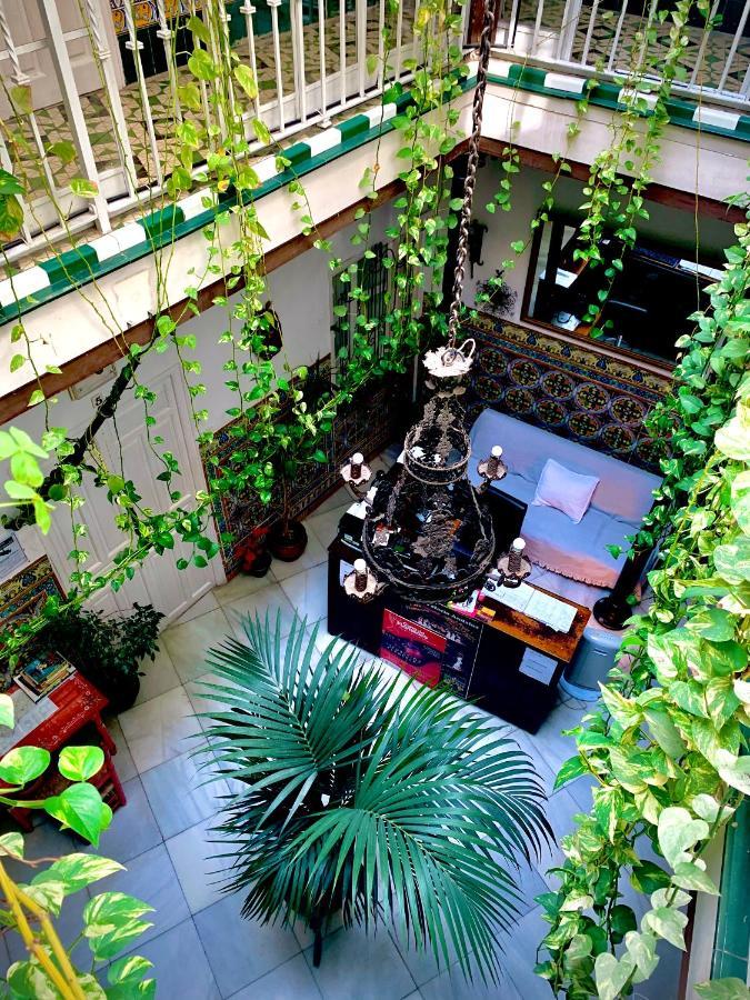 Hostal Lis Sevilla Exteriör bild