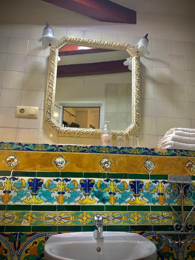 Hostal Lis Sevilla Exteriör bild
