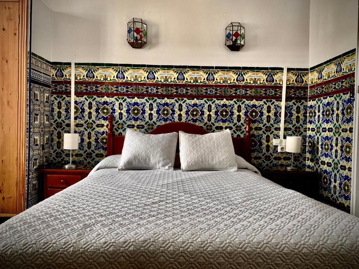 Hostal Lis Sevilla Exteriör bild