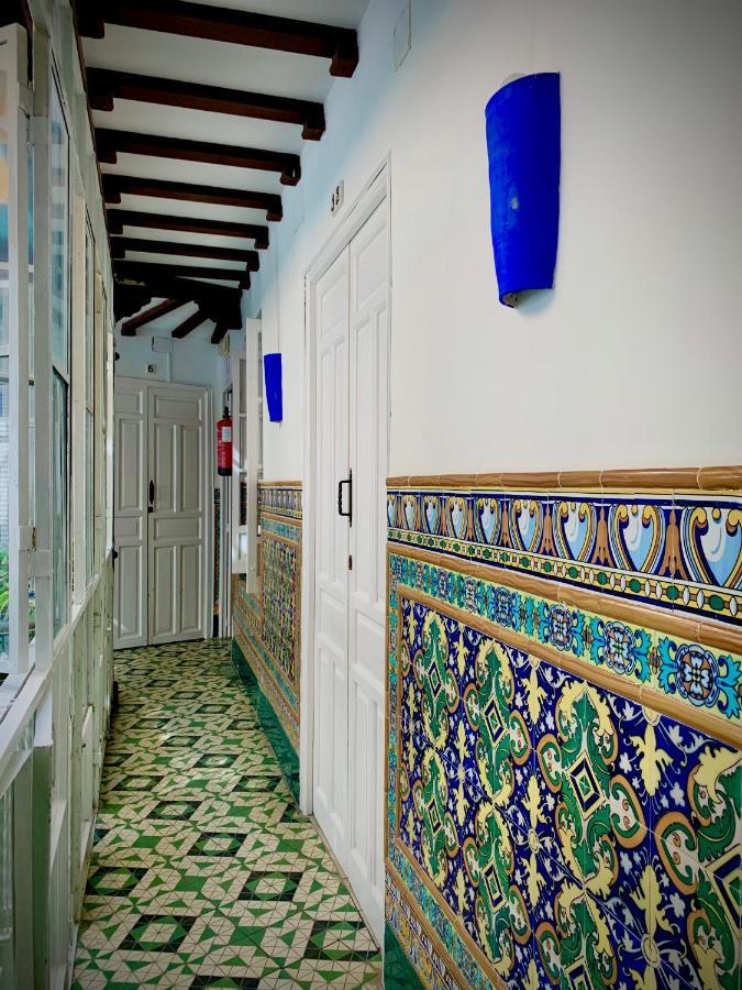 Hostal Lis Sevilla Exteriör bild