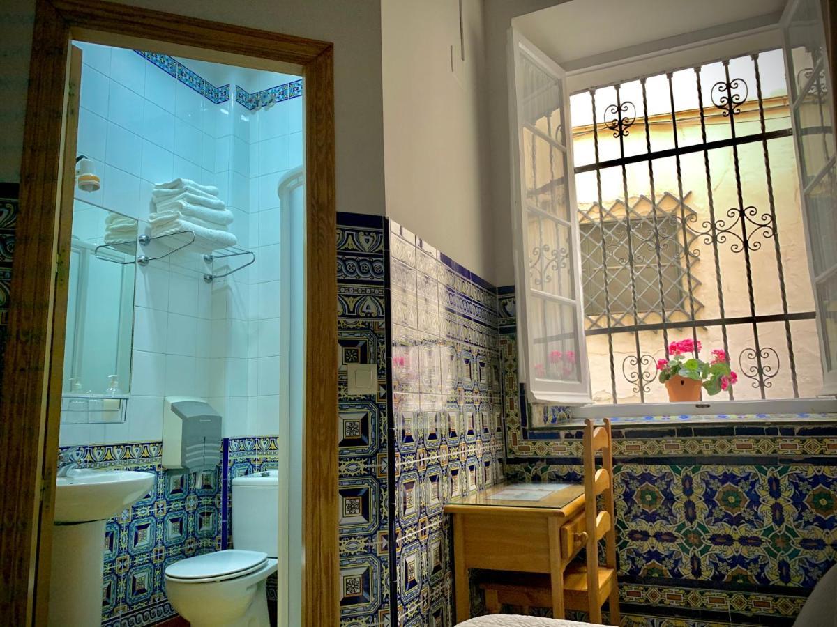 Hostal Lis Sevilla Exteriör bild