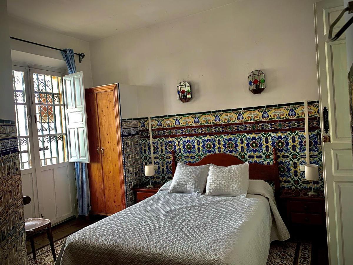 Hostal Lis Sevilla Exteriör bild