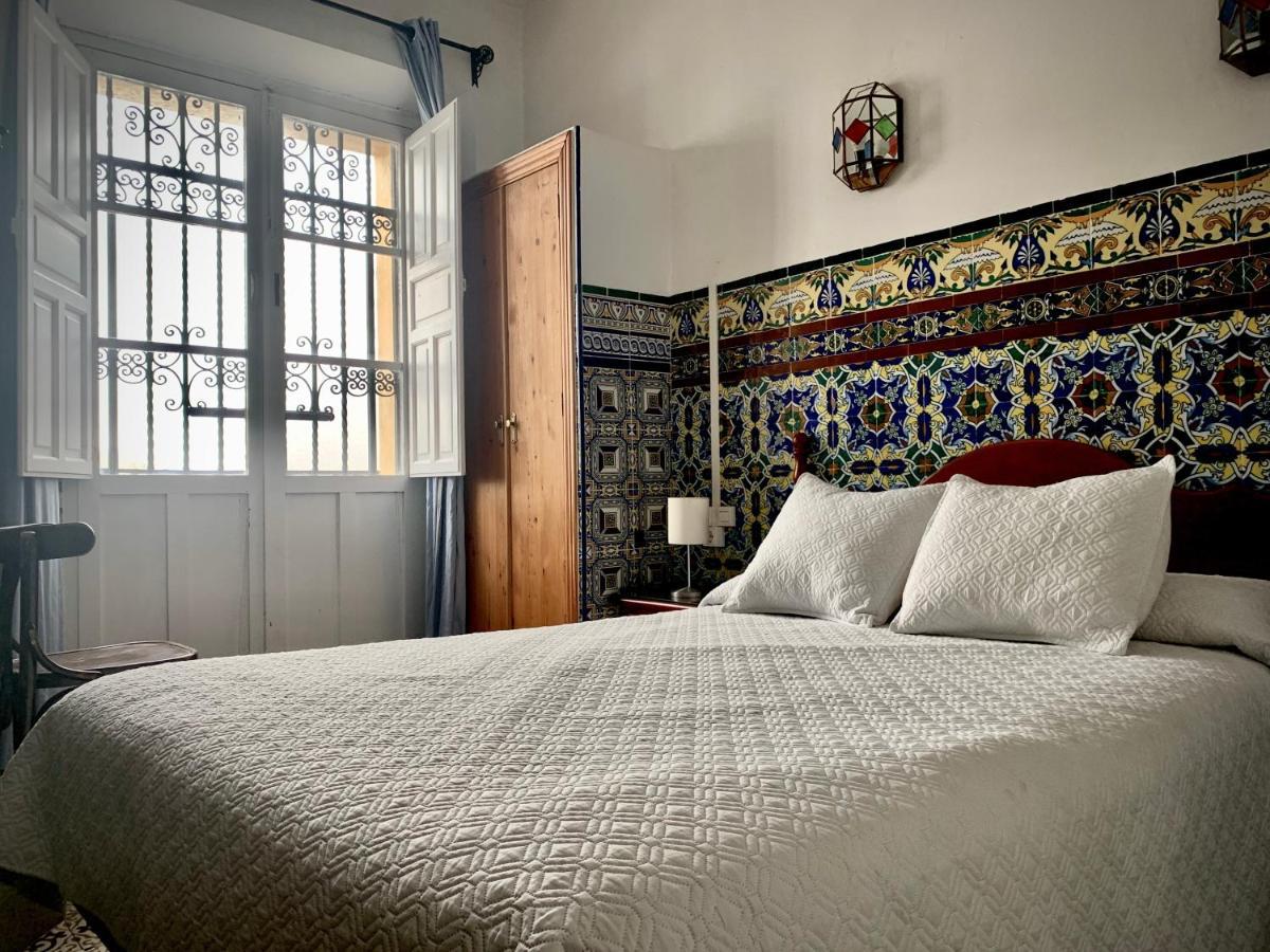 Hostal Lis Sevilla Exteriör bild