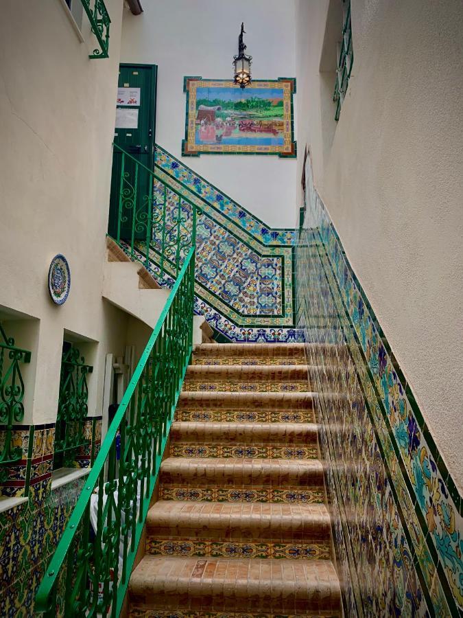 Hostal Lis Sevilla Exteriör bild